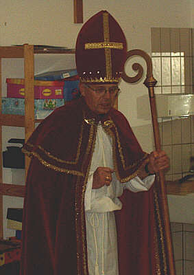 Herr Schneider als Bischof Nikolaus
